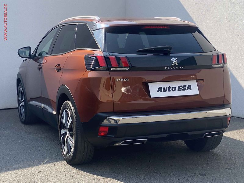 Peugeot 3008 (2018) 1.2 PT, ČR, Allure, park. - fotka 6 z 19