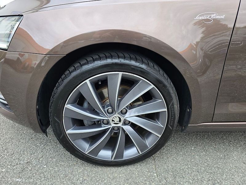 Škoda Octavia 2.0TSi 140kW DSG L&K 4x4 KŮŽE - fotka 36 z 38