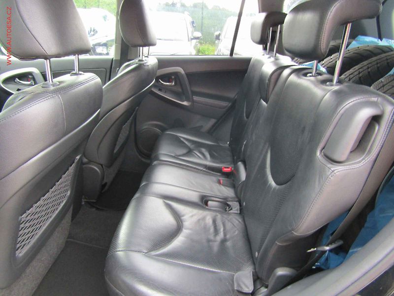 Toyota RAV4 (2011) 2.2D-CAT 4x4, AC - fotka 7 z 14