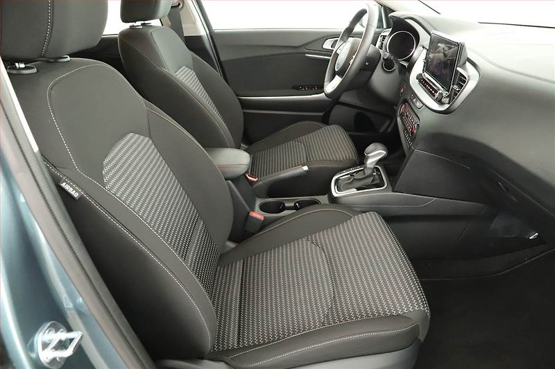 Kia Ceed (2025) 1.5 T-GDI, TOP, DPH, KEYLESS - fotka 7 z 20