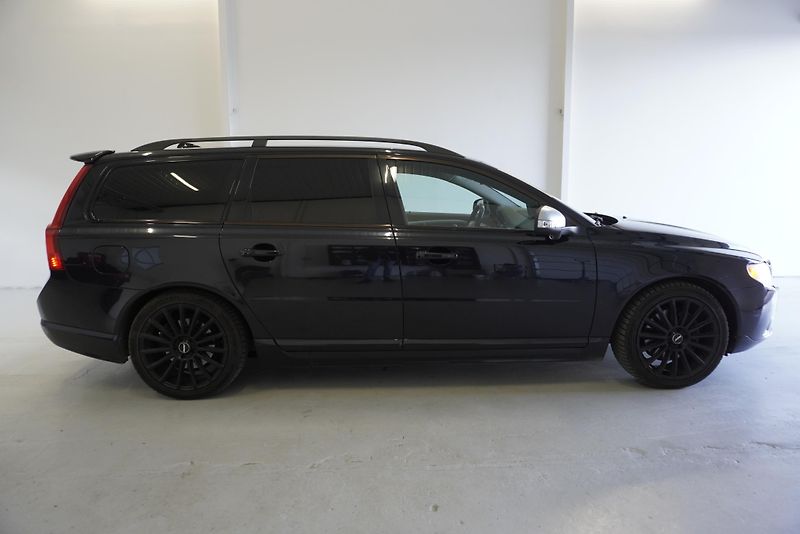 Volvo V70 T6 R-DESIGN 4WD AUT. - fotka 4 z 28