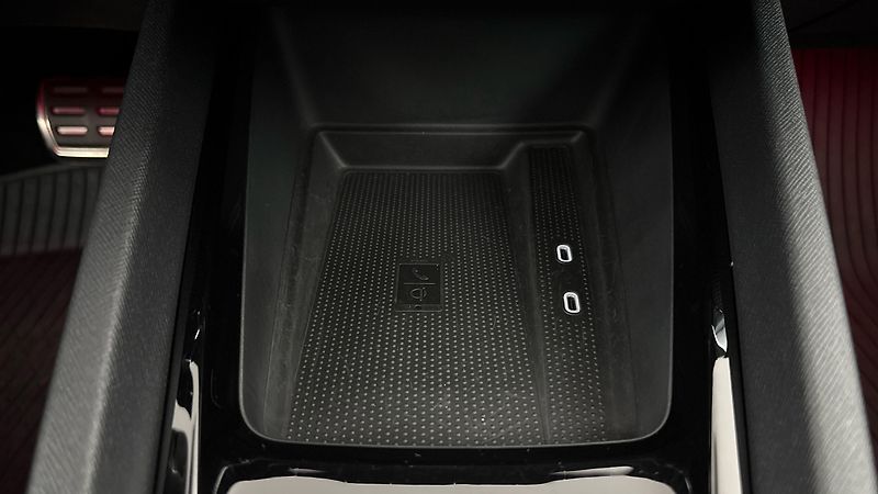 Škoda Octavia 2.0 TDI DSG 4x4 Scout Combi - fotka 26 z 33