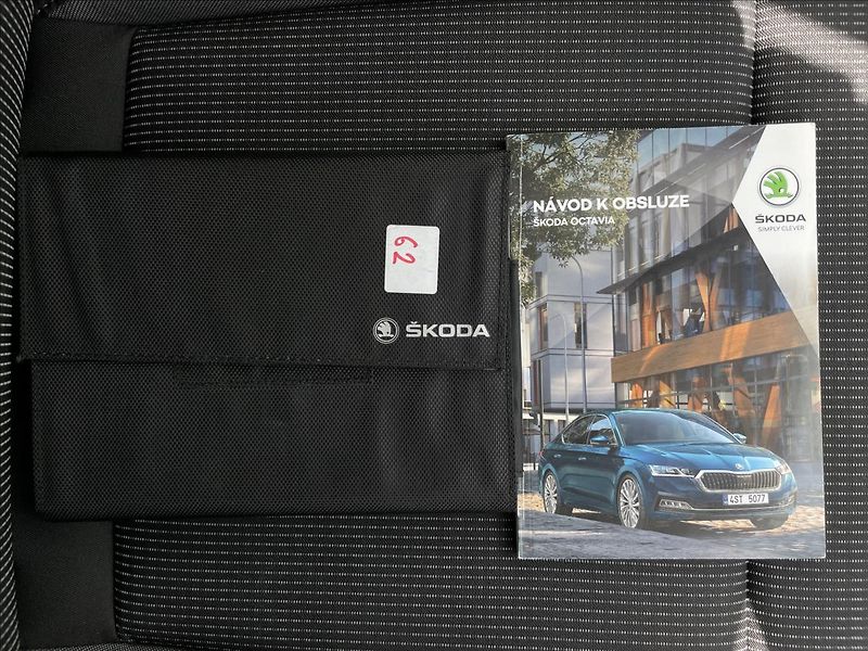 Škoda Octavia 2,0 TDI Combi Ambition Plus - fotka 19 z 22