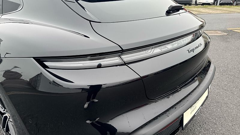Porsche Taycan (2025) 4S Sport Tursimo 4S - fotka 15 z 30