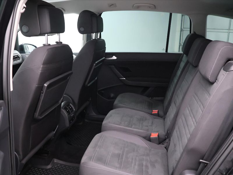 Volkswagen Touran 1,5 TSI EVO 110kW HighLline - fotka 17 z 34
