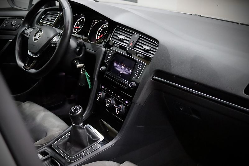 Volkswagen Golf 7 Variant 1.4 TSI 103 kW - fotka 13 z 39