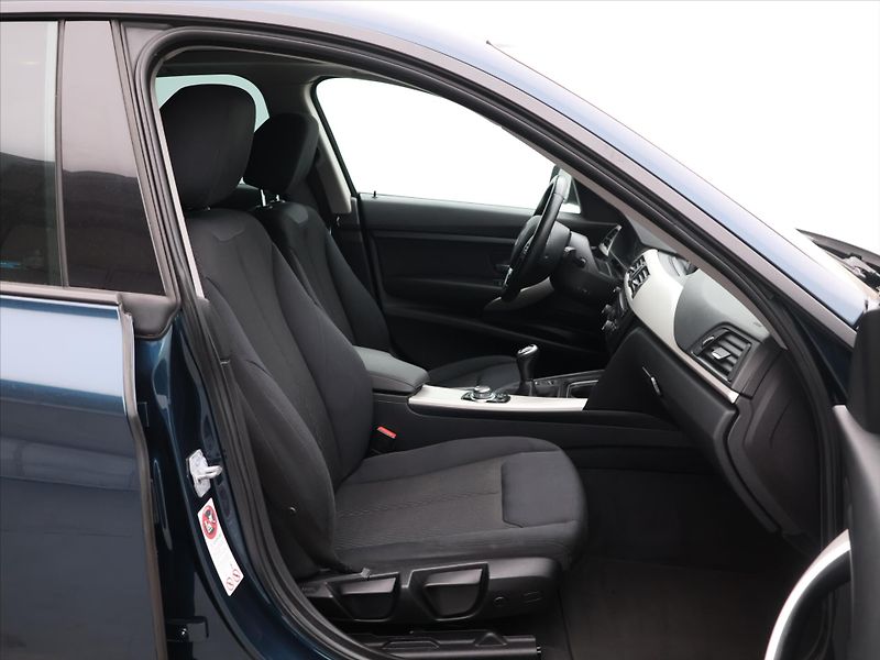 BMW Řada 3 2.0 320d 135kW GT Xenon - fotka 13 z 35