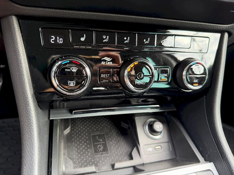 Škoda Superb (2022) 2.0 TDI 110kW DSG Business - fotka 29 z 35