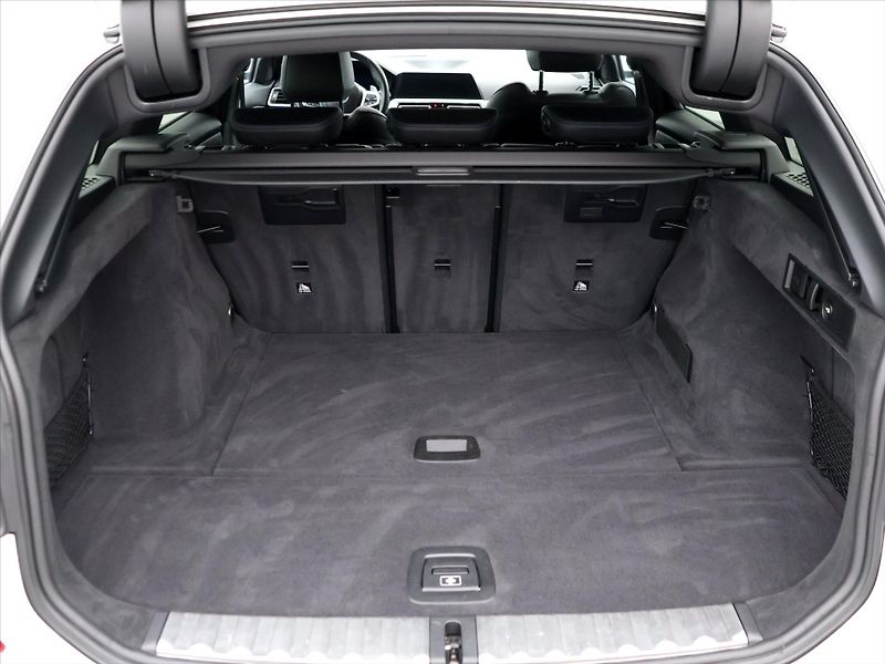 BMW Řada 3 2,0 320d 140kW xDrive M Paket - fotka 10 z 38