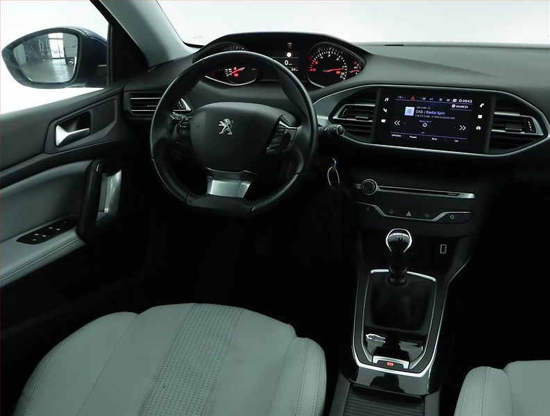 Peugeot 308 (2020) Allure 1.5 BlueHDi, Serv.kniha - fotka 7 z 16