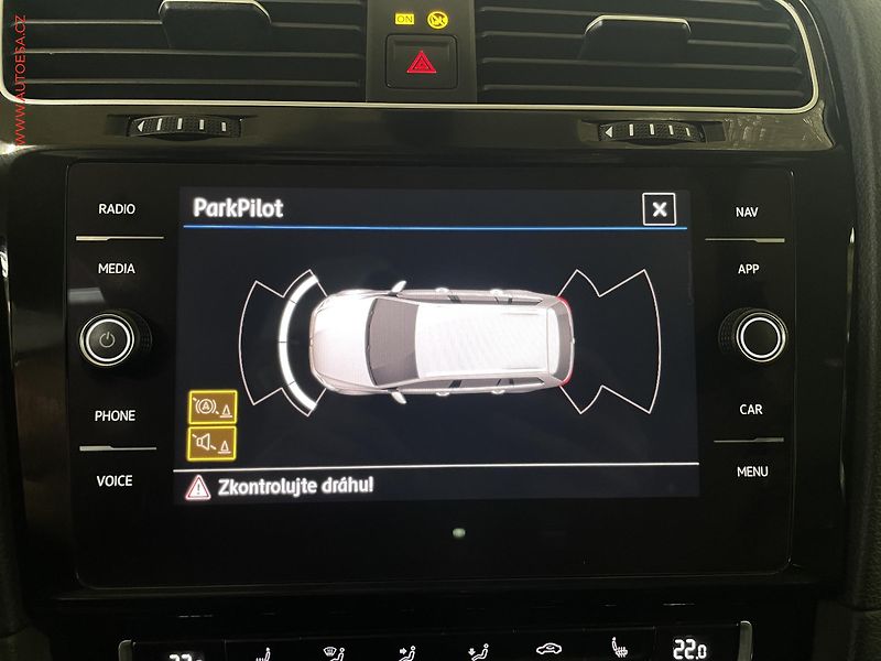 Volkswagen Golf (2019) 1.5TSi, DSG, LED, navi - fotka 15 z 17