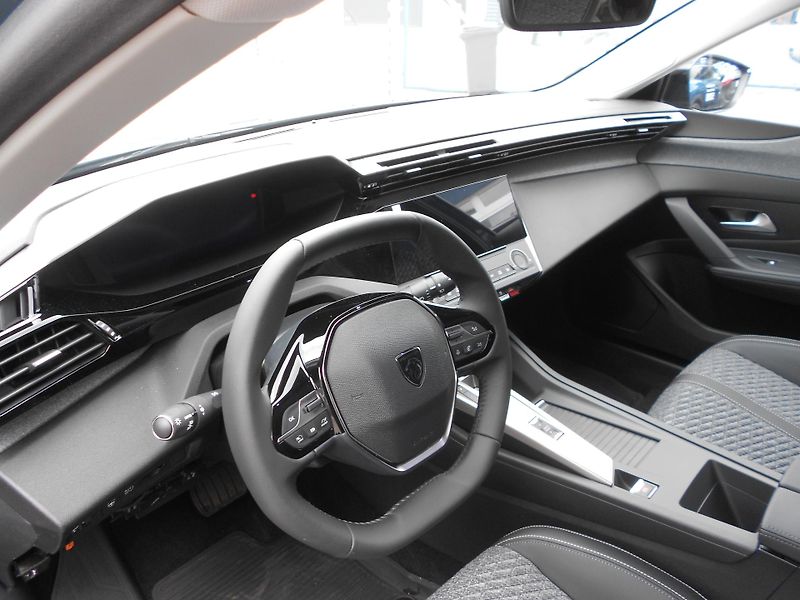 Peugeot 308 ALLURE Elektr. 115 kW / 156 k - fotka 9 z 9