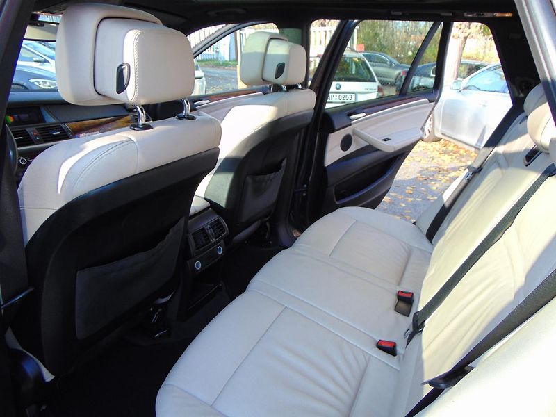 BMW X5 3,0 D - fotka 19 z 21