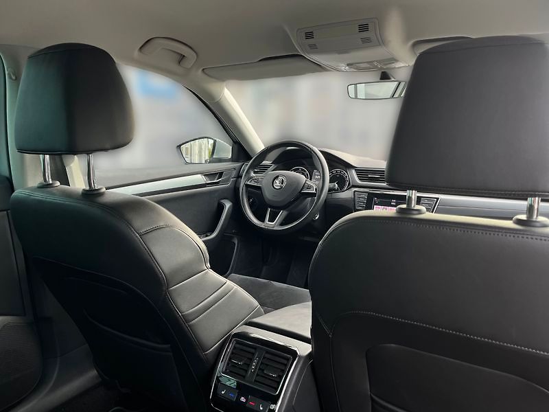 Škoda Superb 2.0 TDI Style - fotka 17 z 18