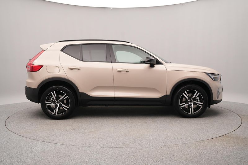 Volvo XC40 (2026) B3 AUT DARK PLUS - fotka 13 z 24