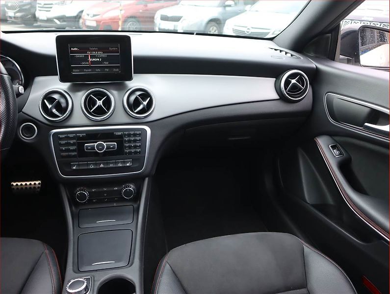 Mercedes-Benz CLA (2013) AMG Paket 180, Automat, Kůže - fotka 8 z 19