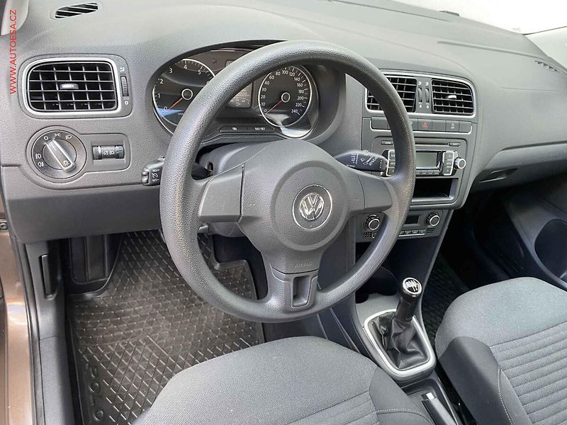 Volkswagen Polo (2012) 1.2 TSi, Comfortline, +kola - fotka 12 z 17