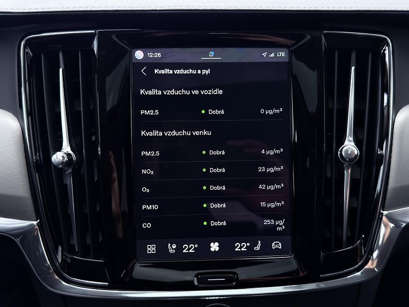 Volvo S90 T8 AWD // ULTIMATE // 335 kW - fotka 45 z 50