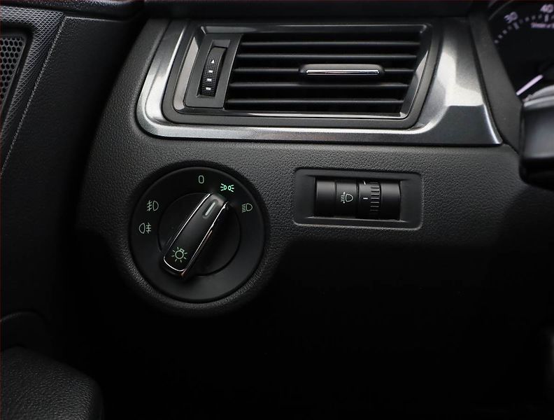 Škoda Rapid (2014) Spaceback 1.2 TSI, Tempomat - fotka 14 z 18