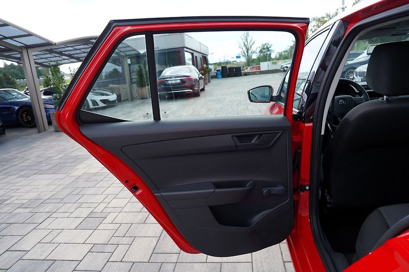 Škoda Fabia 1.0 MPI  75 PS/10.400 km !!!! - fotka 15 z 33