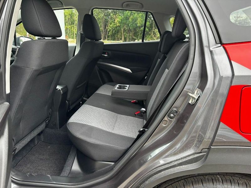 Suzuki S-Cross 4x4 automat Premium - fotka 11 z 12