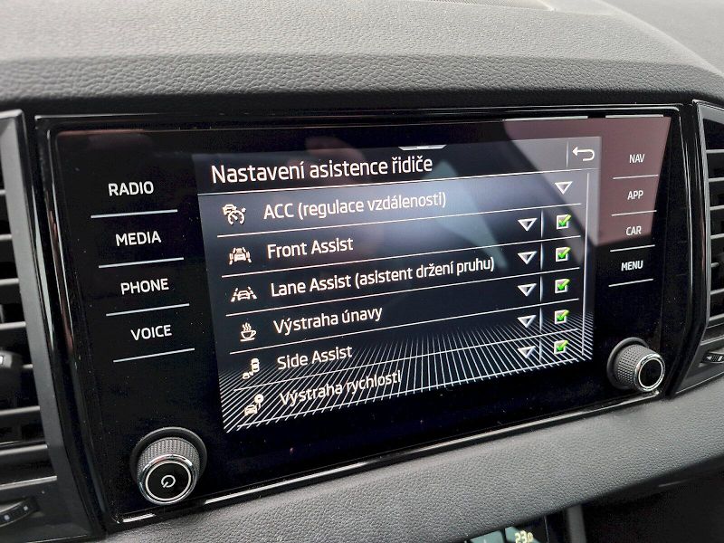 Škoda Karoq (2024) Sportline 2.0 TDI 110kW DSG - fotka 22 z 28