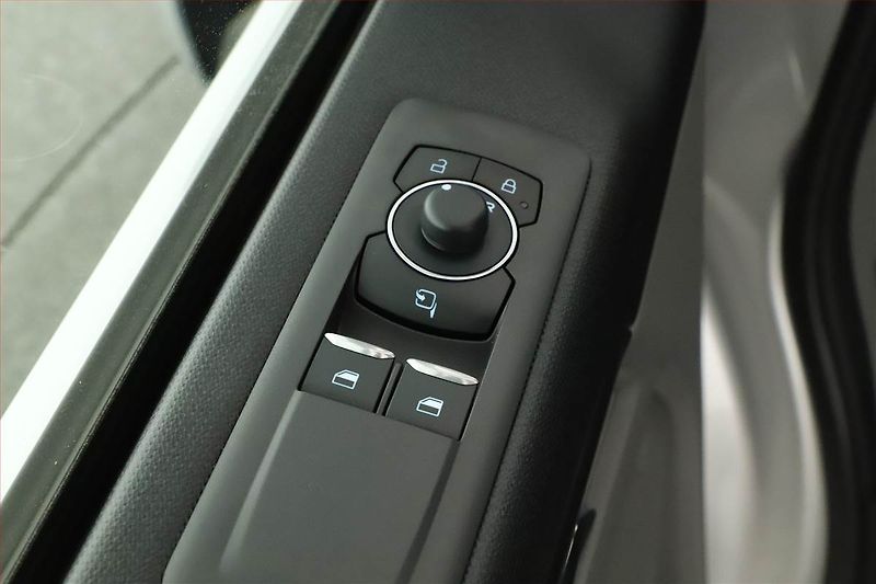 Ford Tourneo Custom (2025) 2.0 EcoBlue AWD - fotka 15 z 19