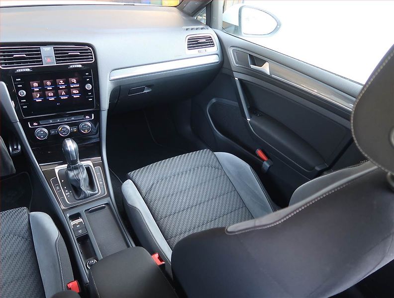 Volkswagen Golf (2020) R-Line 1.5 TSI, Automat, Kůže - fotka 8 z 20