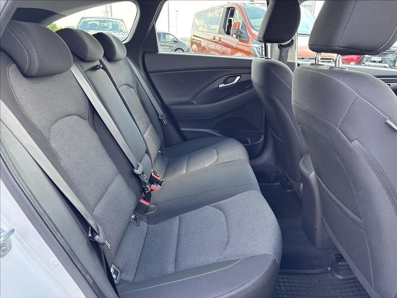 Hyundai i30 1,5 Smart 81kW kombi - fotka 14 z 34