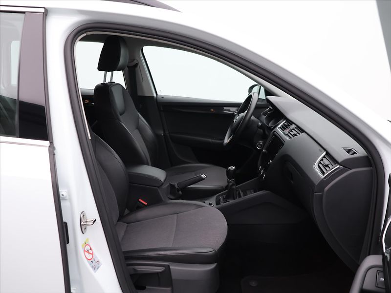 Škoda Octavia 1.6 TDI CZ Style+ LED Navi - fotka 11 z 25