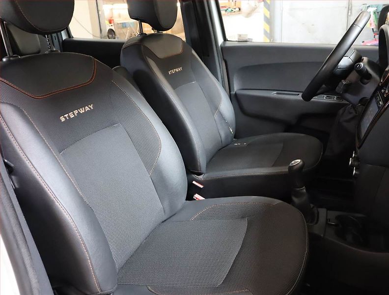 Dacia Lodgy (2017) Stepway 1.6 SCe, 7 míst, ČR - fotka 9 z 23