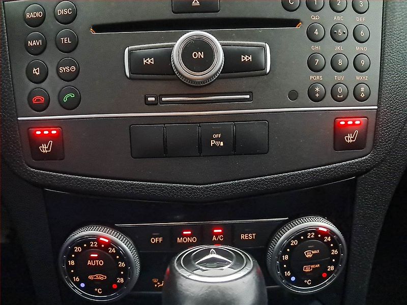 Mercedes-Benz Třídy C (2010) C 250 CDI, Automat, Navi - fotka 19 z 21