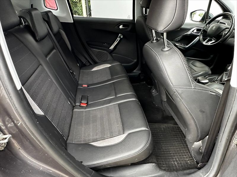 Peugeot 2008 1,2 i 60kW PureTech, ČR,1.maj - fotka 14 z 35
