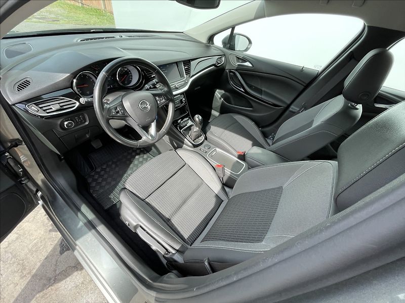 Opel Astra 1,2 Turbo Tourer Elegance ST - fotka 5 z 19