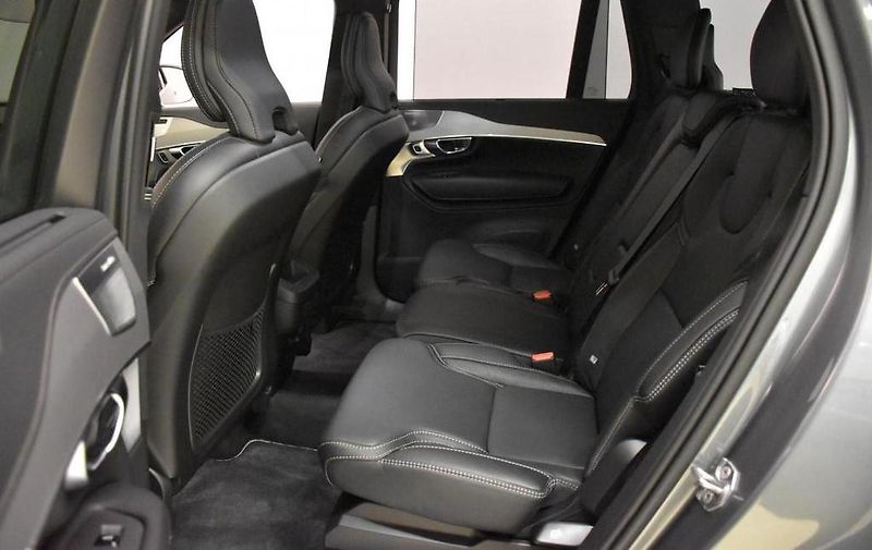 Volvo XC90 (2019) Volvo XC90 R-Design AWD | B&W  - fotka 26 z 31