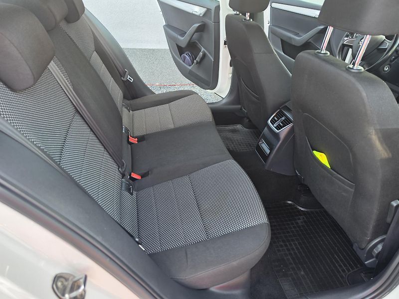 Škoda Octavia 1.6 TDI Vyhřev sedadel  - fotka 12 z 20
