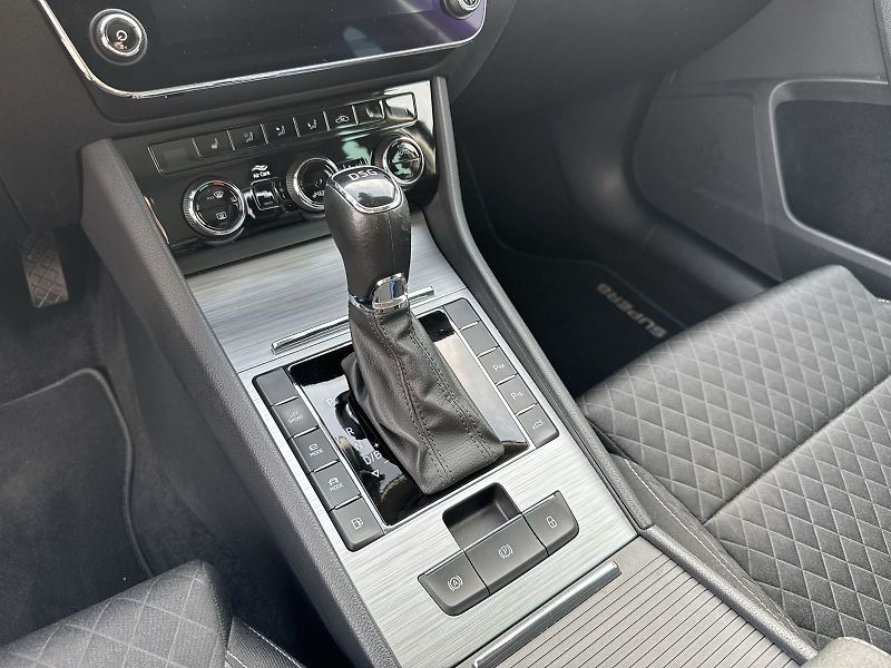 Škoda Superb (2020) Combi 1.4 TSI iV DSG Ambition - fotka 24 z 35