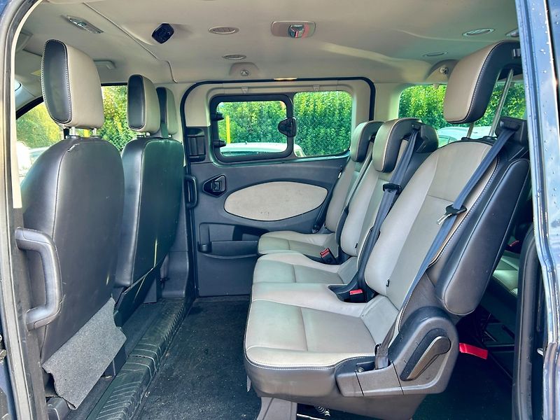 Ford Tourneo Custom (2013) 2.2 TDCi 9 míst - fotka 9 z 10
