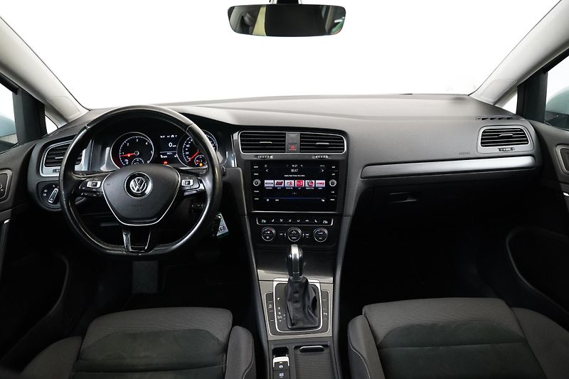 Volkswagen Golf - fotka 5 z 26