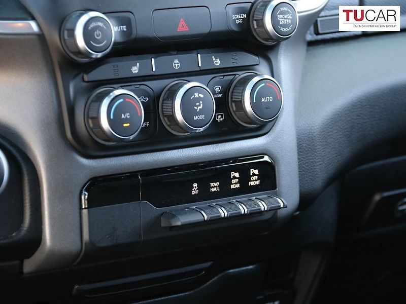 RAM 1500 (2021) BigHorn 5.7 V8 HEMI - fotka 19 z 31