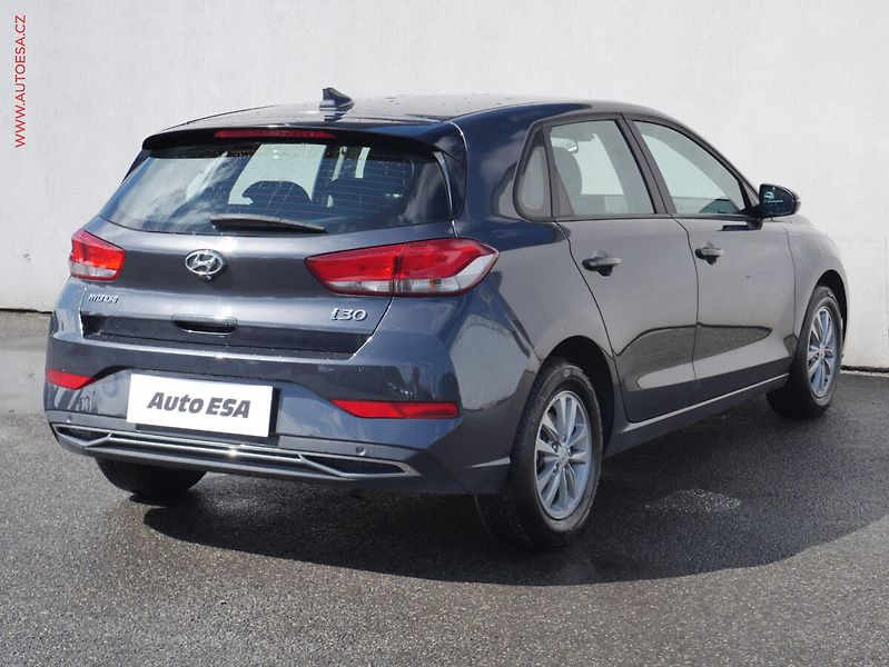 Hyundai i30 (2020) 1.5 DPi, 2.maj,ČR, AC, park - fotka 4 z 21