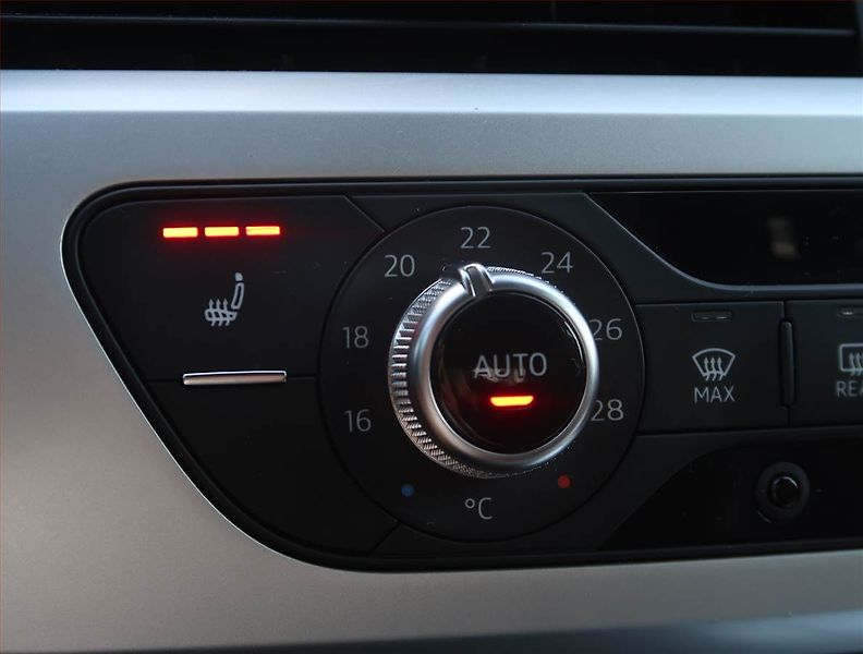 Audi A4 (2017) 2.0 TDI, Automat, Serv.kniha - fotka 21 z 23