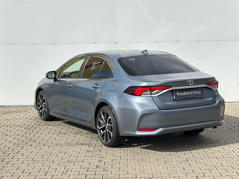 Toyota Corolla 1.8 HSD e-CVT Executive VIP - fotka 7 z 28