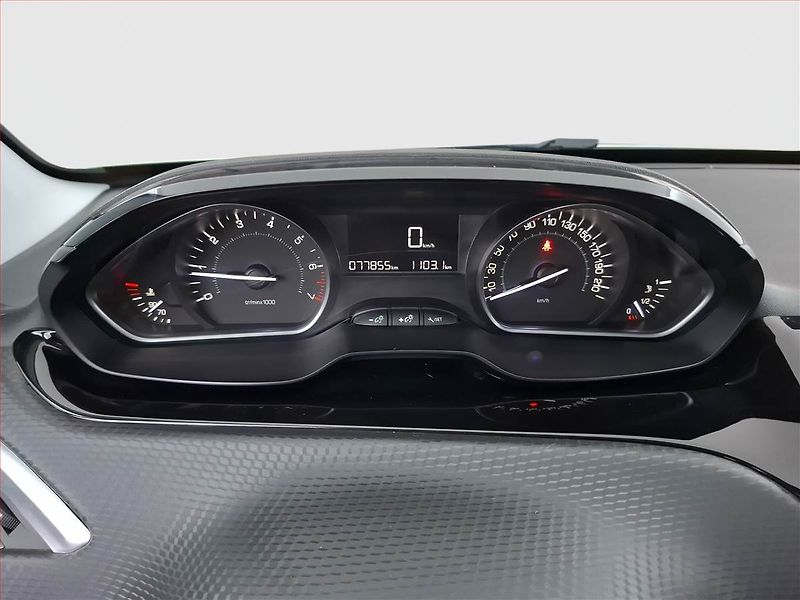 Peugeot 2008 (2018) 1.2 PureTech, ČR,1.maj - fotka 11 z 16