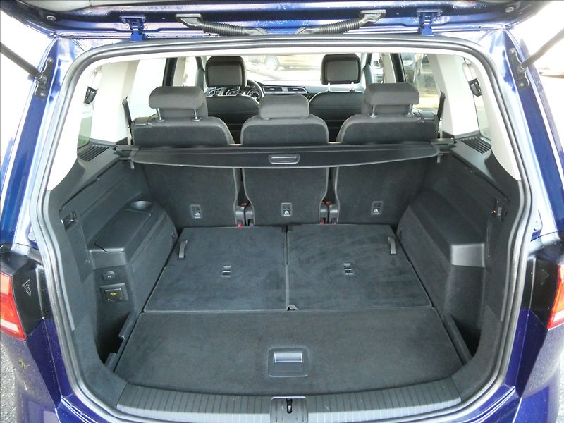 Volkswagen Touran 2,0 TDi 110kW HIGHLINE, 7.míst - fotka 20 z 44