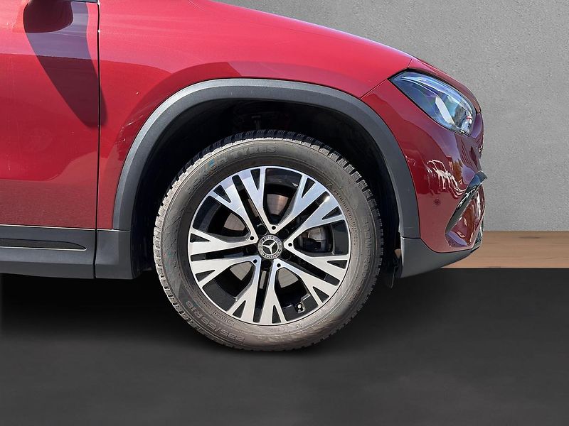 Mercedes-Benz GLA 200d 4MATIC - fotka 14 z 16