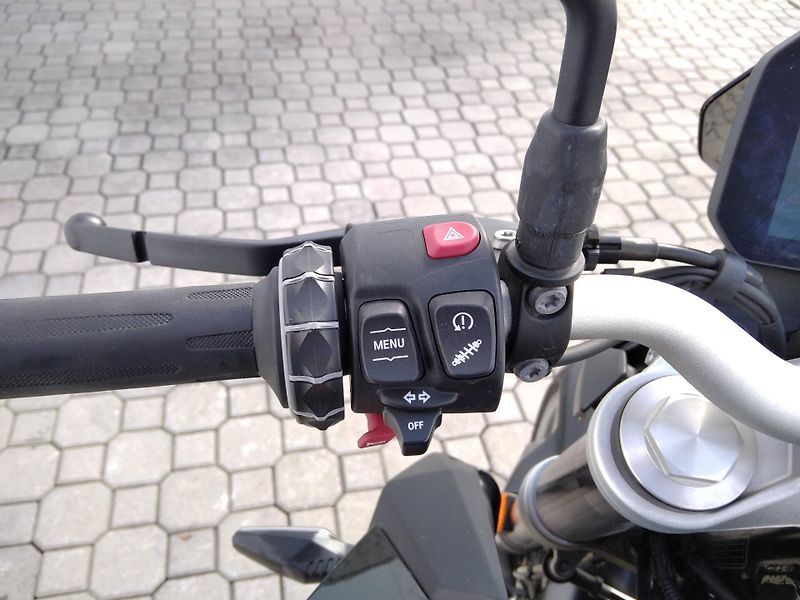 BMW F 900 R - fotka 10 z 14