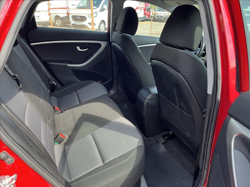 Hyundai i30 1,6 CRDi ČR ALU KAMERA 2x KOLA - fotka 12 z 32