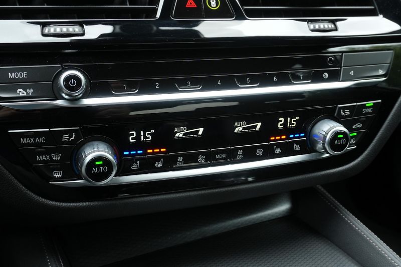 BMW Řada 5 545e xDríve, ČR, Ventilace - fotka 16 z 31