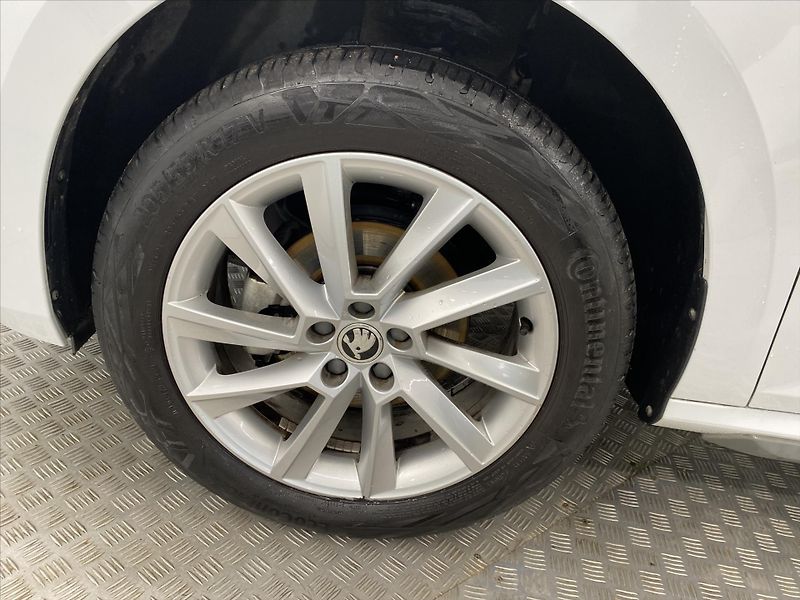 Škoda Kamiq 1,0 TSI 85kW DSG Top Selection - fotka 29 z 30